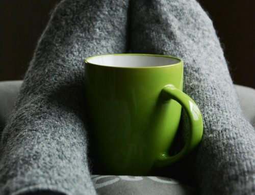 Warme Füße das ganze Jahr – Socken gibt es bei der Strick- und Häkelrunde